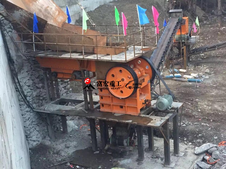 新型顎式破碎機 新型顎式破碎機