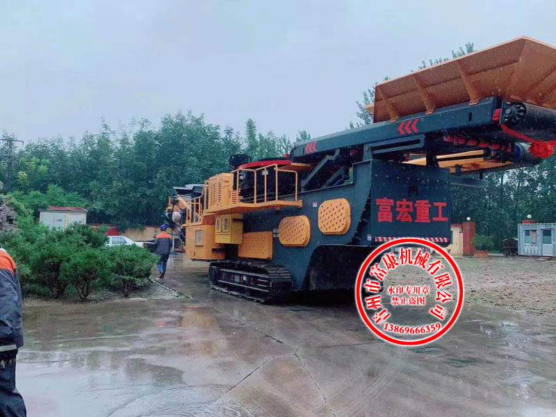 履帶式移動(dòng)立軸沖擊破碎站 履帶式移動(dòng)立軸沖擊破碎站